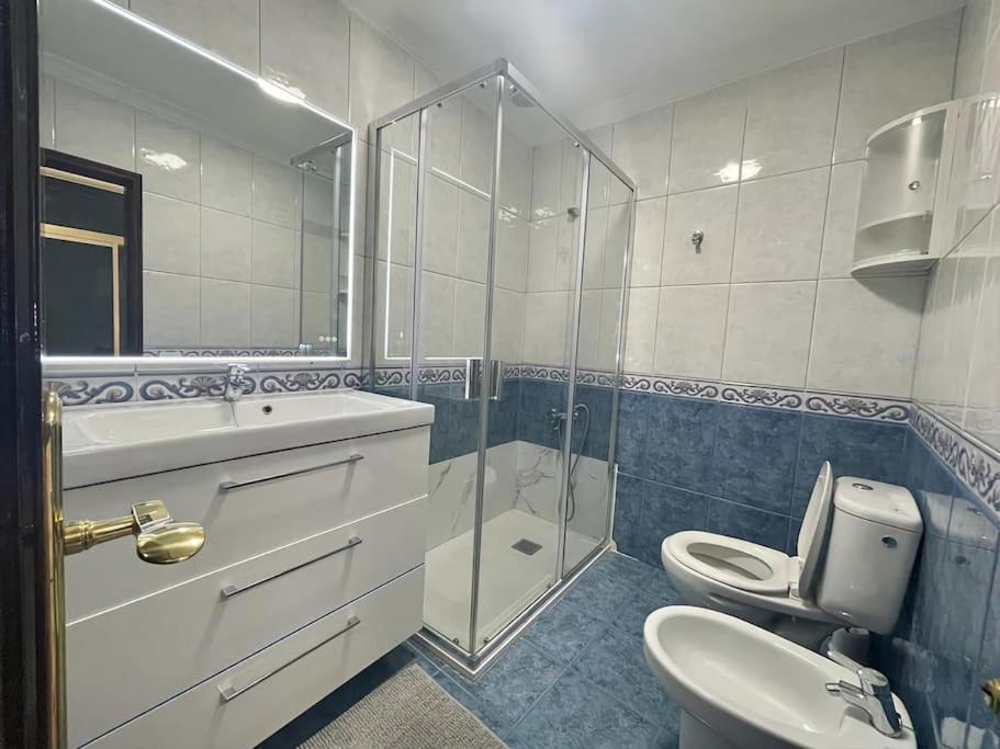Affordable Holiday Accommodation For Large Families And Groups At Las Canteras Beach With 3 Bedrooms And Free Parking ลาสปัลมาส เด กรานคานาเรีย ภายนอก รูปภาพ