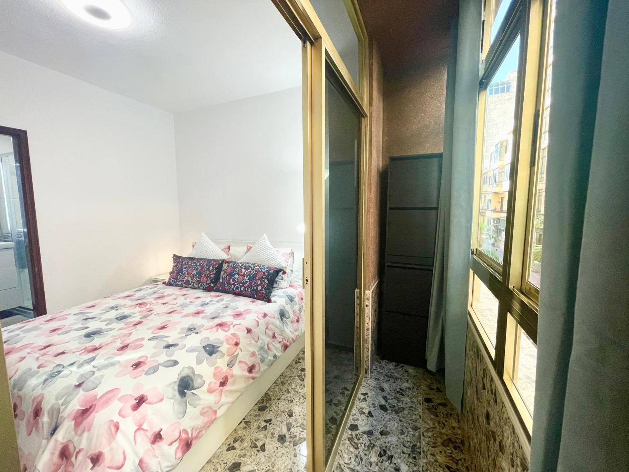 Affordable Holiday Accommodation For Large Families And Groups At Las Canteras Beach With 3 Bedrooms And Free Parking ลาสปัลมาส เด กรานคานาเรีย ภายนอก รูปภาพ