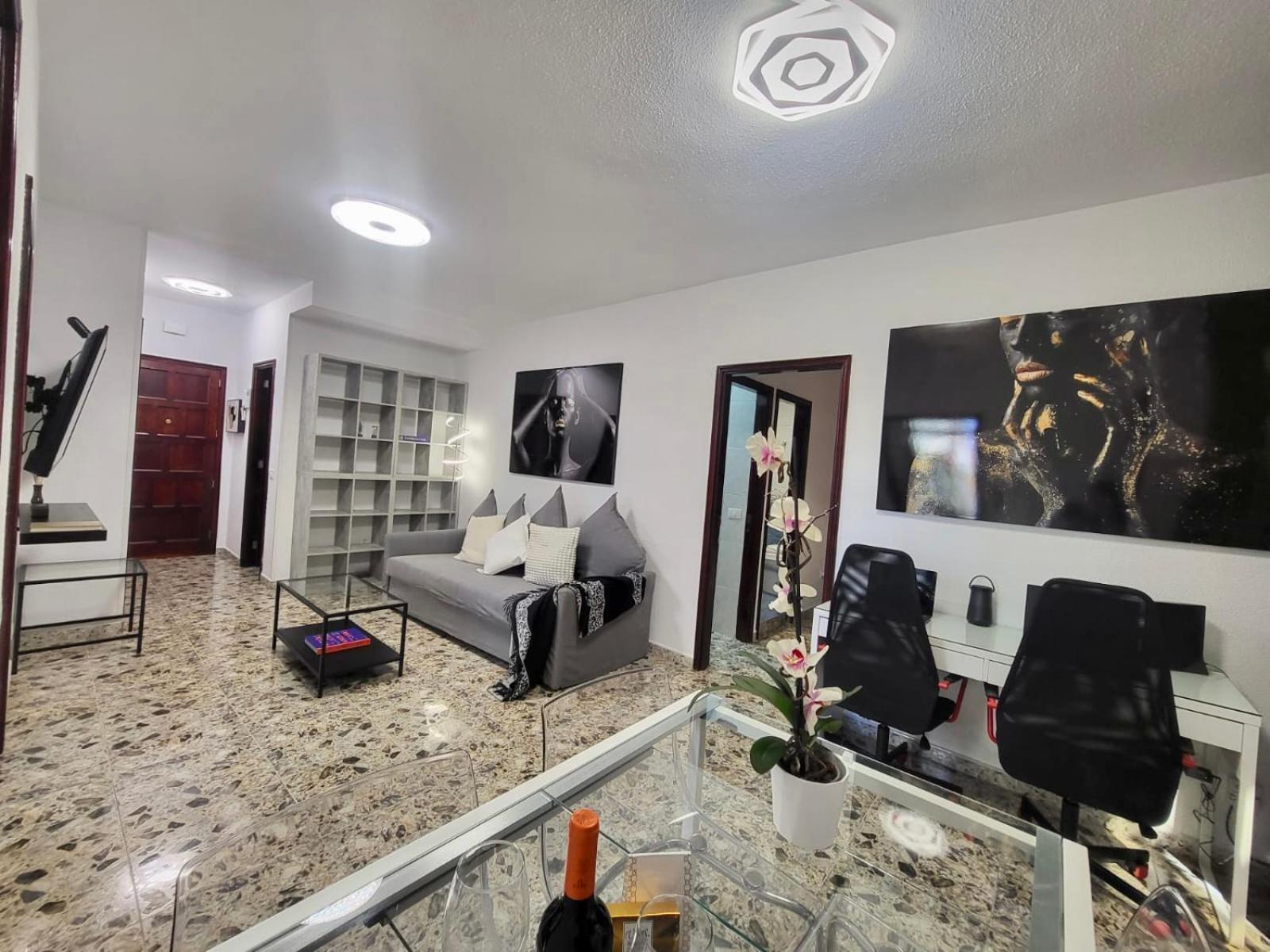Affordable Holiday Accommodation For Large Families And Groups At Las Canteras Beach With 3 Bedrooms And Free Parking ลาสปัลมาส เด กรานคานาเรีย ภายนอก รูปภาพ