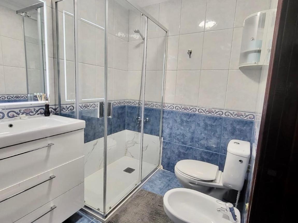 Affordable Holiday Accommodation For Large Families And Groups At Las Canteras Beach With 3 Bedrooms And Free Parking ลาสปัลมาส เด กรานคานาเรีย ภายนอก รูปภาพ