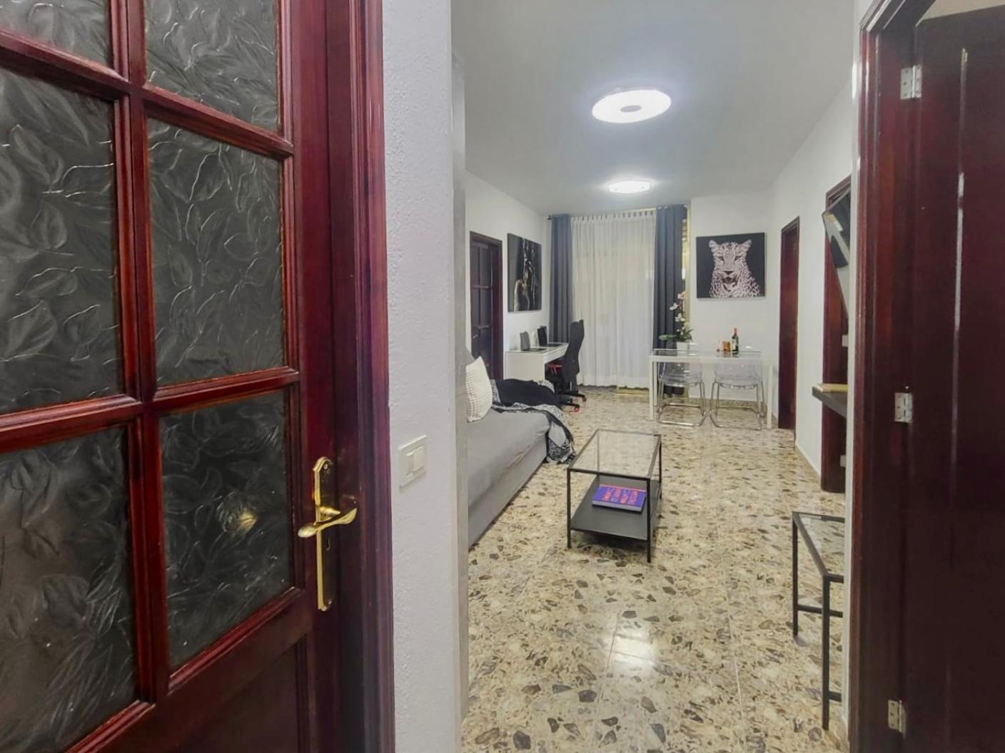 Affordable Holiday Accommodation For Large Families And Groups At Las Canteras Beach With 3 Bedrooms And Free Parking ลาสปัลมาส เด กรานคานาเรีย ภายนอก รูปภาพ