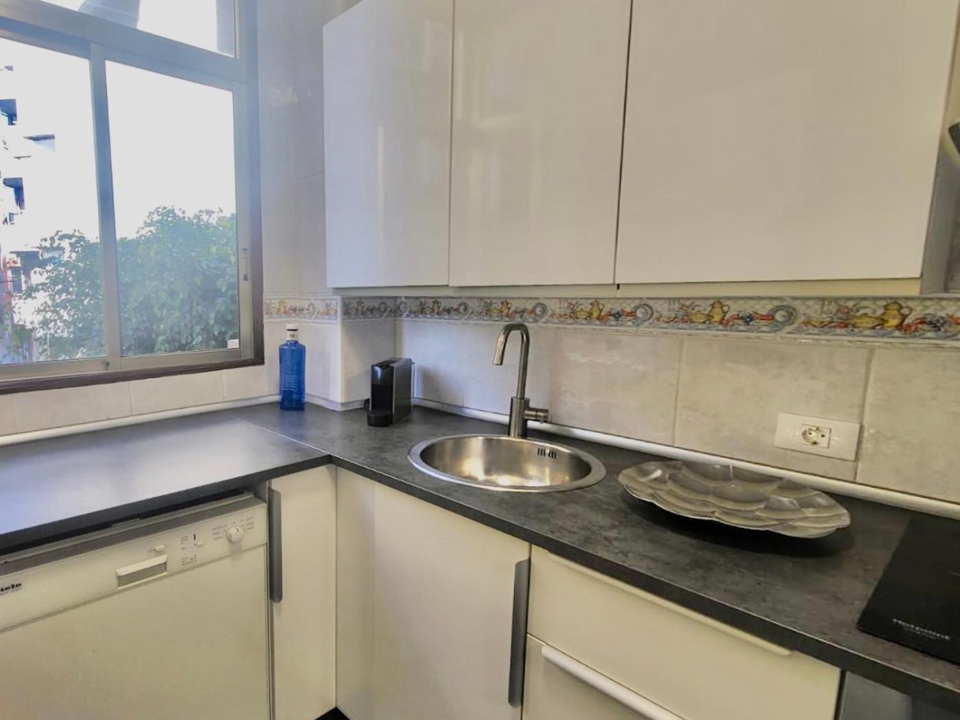 Affordable Holiday Accommodation For Large Families And Groups At Las Canteras Beach With 3 Bedrooms And Free Parking ลาสปัลมาส เด กรานคานาเรีย ภายนอก รูปภาพ
