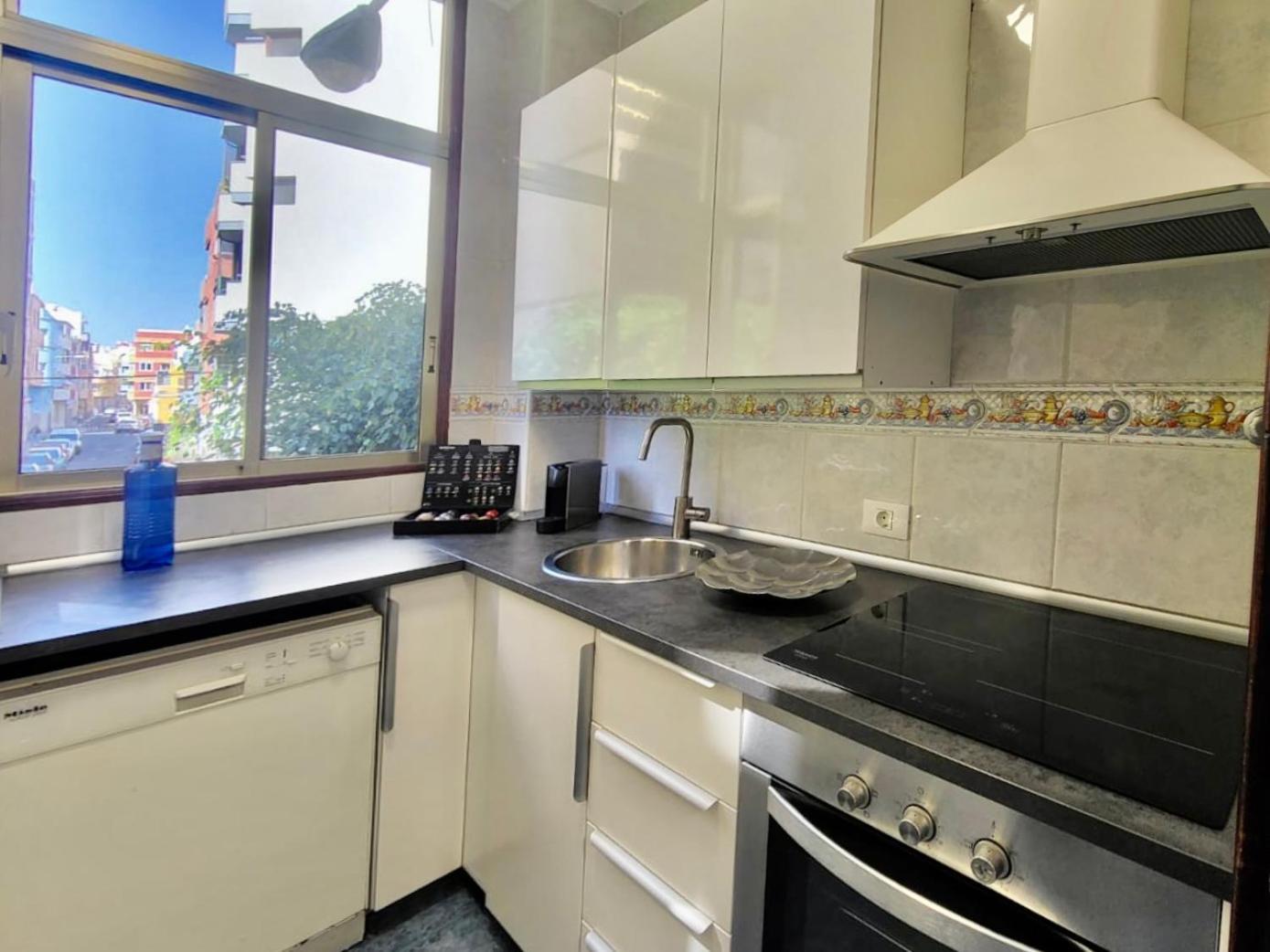 Affordable Holiday Accommodation For Large Families And Groups At Las Canteras Beach With 3 Bedrooms And Free Parking ลาสปัลมาส เด กรานคานาเรีย ภายนอก รูปภาพ